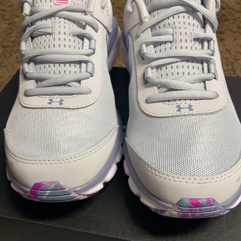 🎉 2xHP! 🎊 Charged Under Armor Size 9 Tennis/Athletic shoes. Gray/blue/pink - Picture 2 of 16